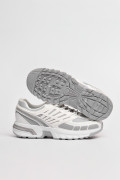 Tenis de plataforma unicolores con diseños en contraste