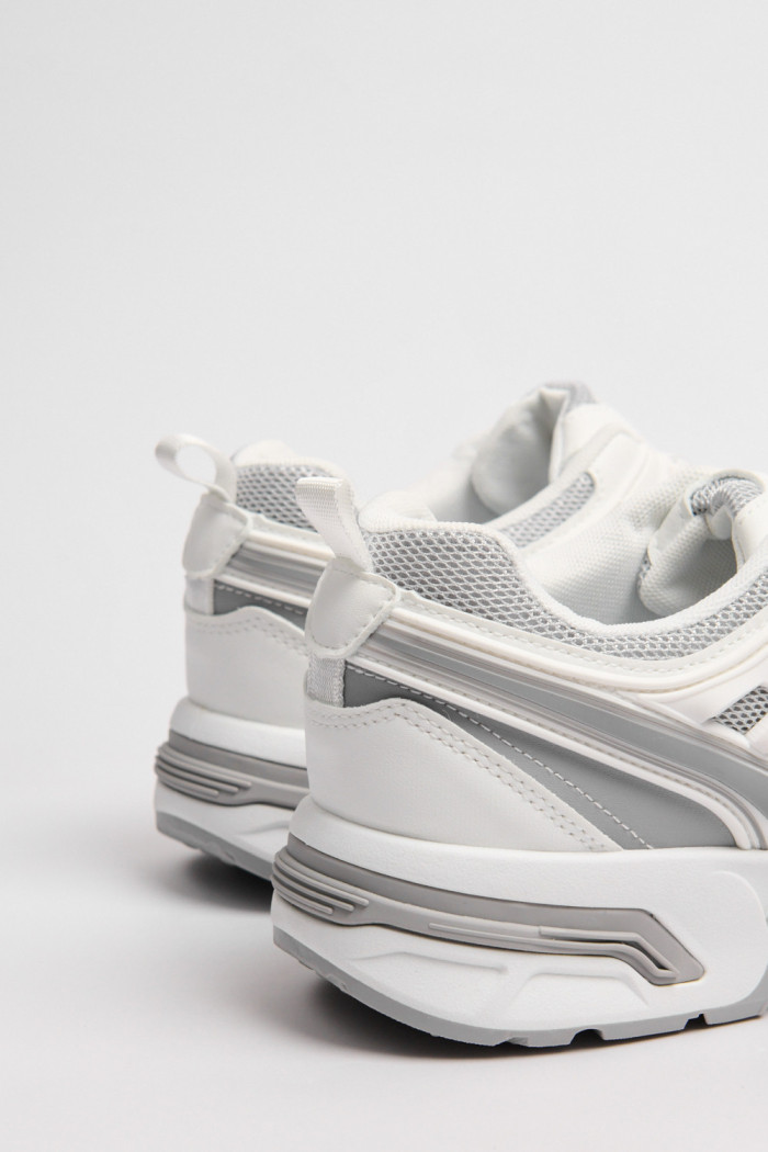 Tenis de plataforma unicolores con diseños en contraste