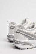 Tenis de plataforma unicolores con diseños en contraste