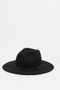 Sombrero fedora negro con correa decorativa en contorno