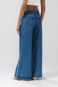 Jean azul palazzo con tiro medio, bota ancha y bolsillos