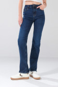 Jean tiro alto straight leg infaltables azul con bota recta
