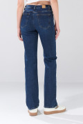 Jean tiro alto straight leg infaltables azul con bota recta
