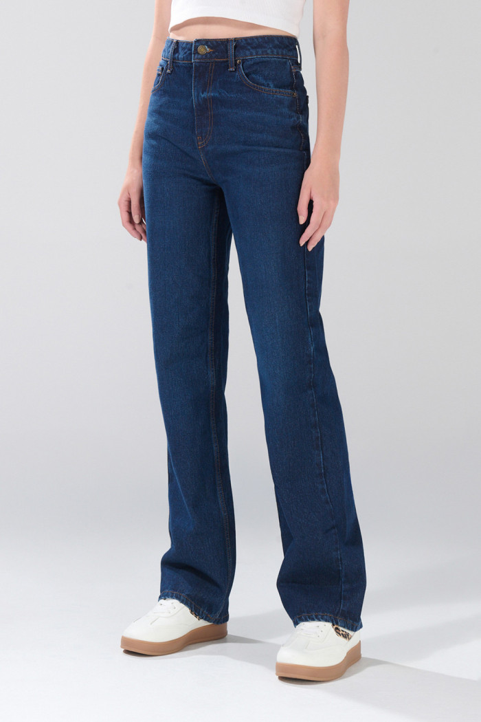 Jean azul oscuro 90´S infaltables bota recta con tiro alto

