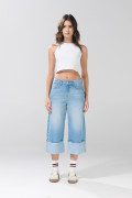 Jean culotte azul claro tiro alto con bota ancha