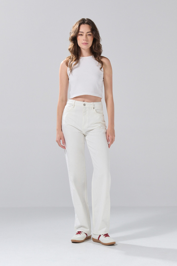 Jean crema claro 90´S infaltables tiro alto con bota recta
