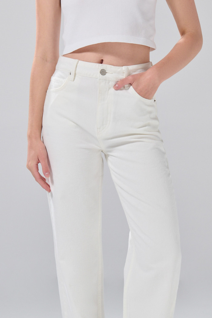 Jean crema claro 90´S infaltables tiro alto con bota recta
