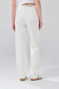 Jean crema claro 90´S infaltables tiro alto con bota recta
