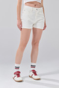 Short tiro alto de jean infaltables blanco con 5 bolsillos
