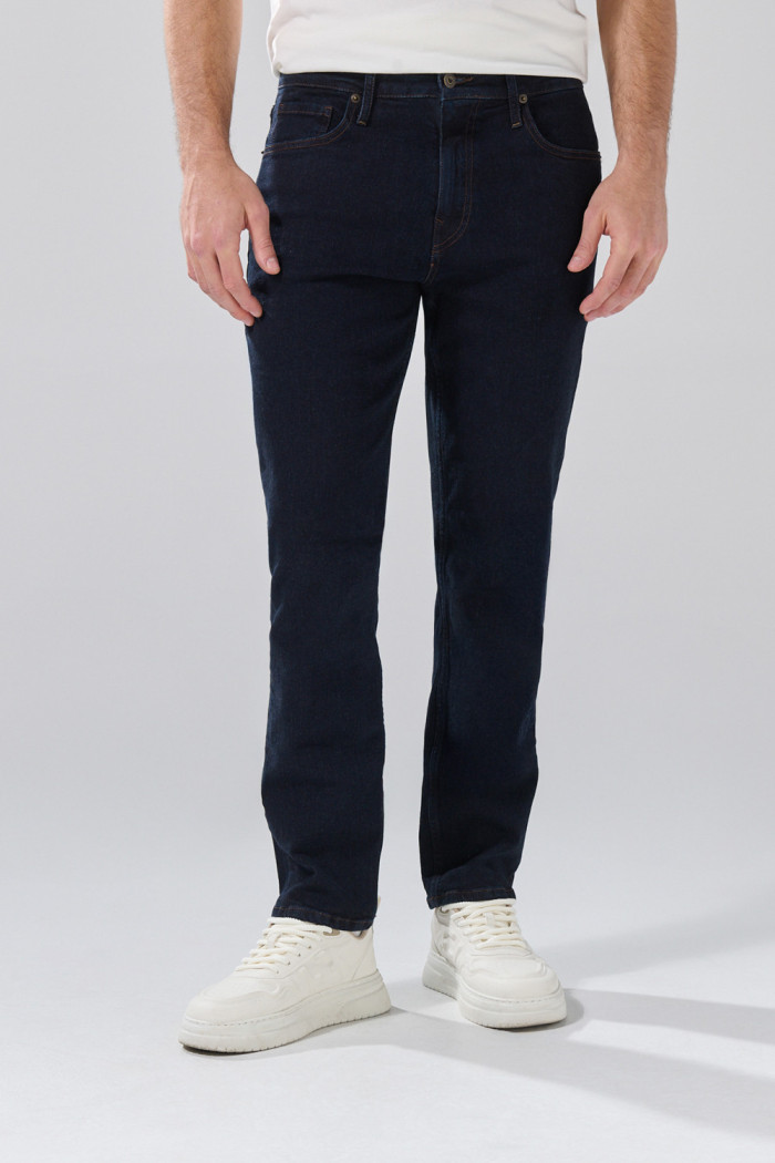 Jean bota recta straight leg infaltables azul con tiro bajo

