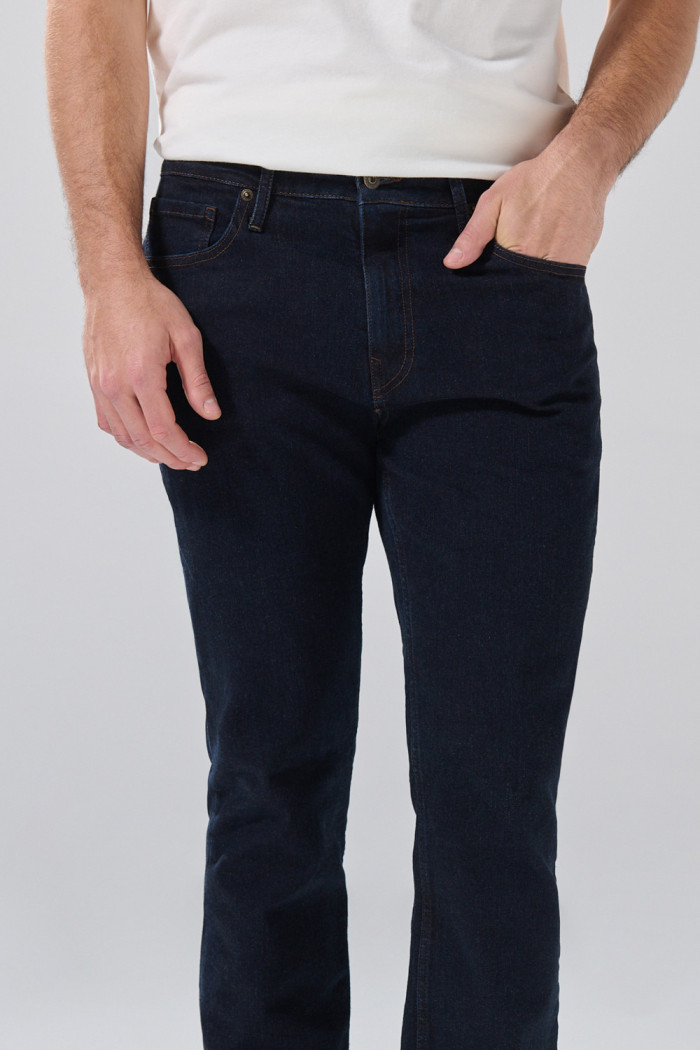 Jean bota recta straight leg infaltables azul con tiro bajo
