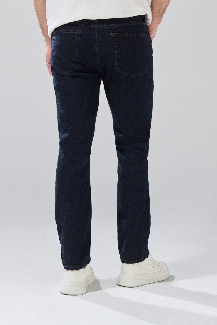 Jean bota recta straight leg infaltables azul con tiro bajo
