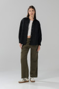 Blusa unicolor oversize manga larga en tela suede
