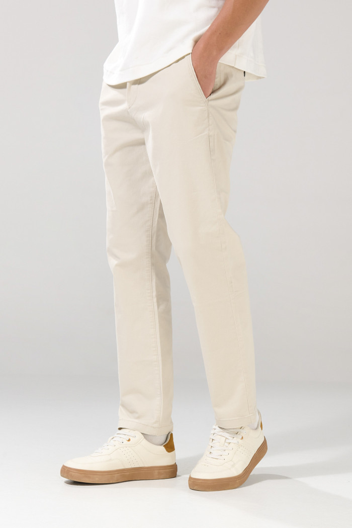 Pantalón tiro medio straight leg unicolor de dril