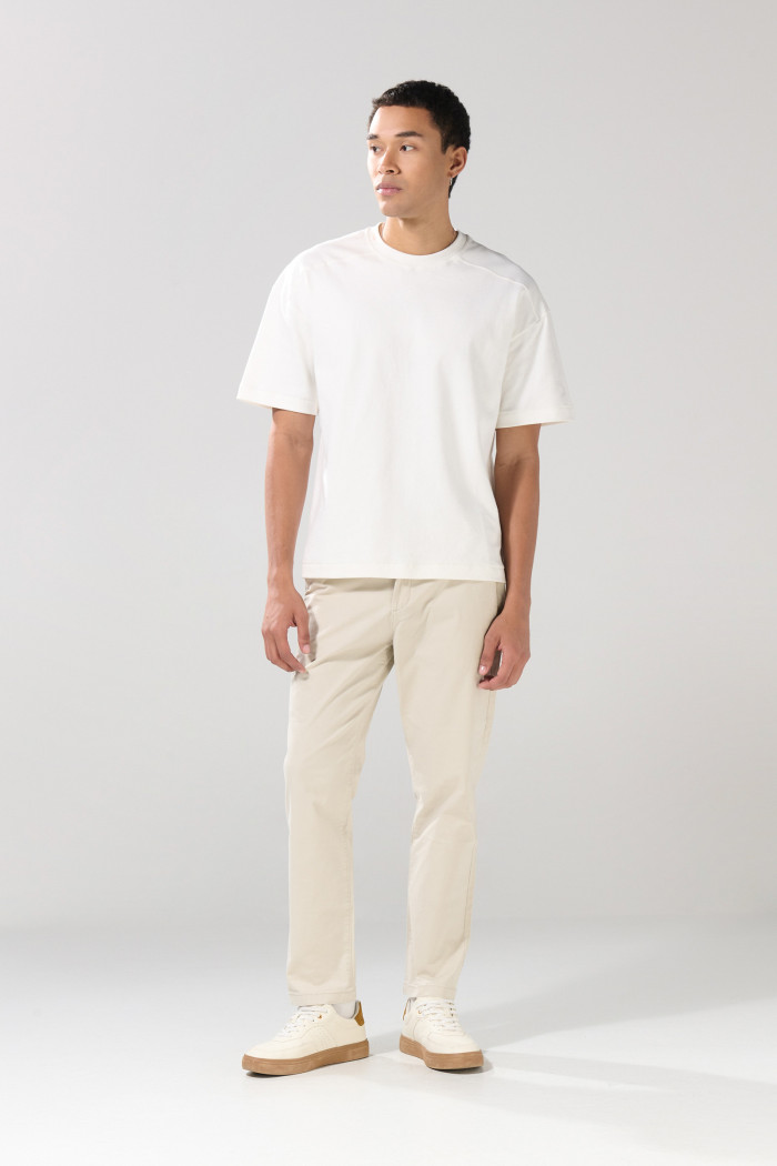 Pantalón tiro medio straight leg unicolor de dril