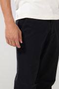 Pantalón tiro medio straight leg unicolor de dril