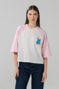 Camiseta crema oversize crop top cuello V de Lilo y Stitch
