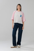 Camiseta crema oversize crop top cuello V de Lilo y Stitch
