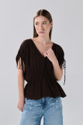 Blusa unicolor con elástico en cintura y manga larga