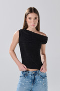 Blusa unicolor estampada con escote asimétrico y manga sisa