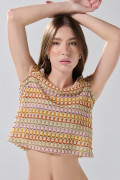 Camiseta top crema clara manga sisa con diseños coloridos