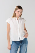 Blusa manga corta unicolor con botones y hombro rodado