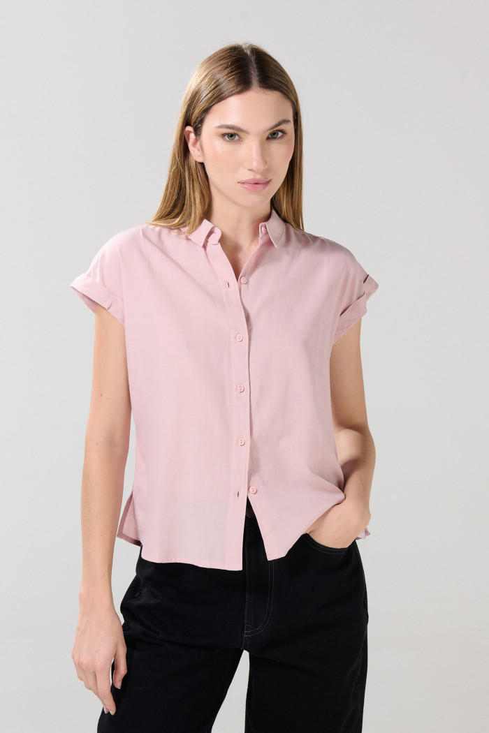 Blusa manga corta unicolor con botones y hombro rodado