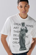 Camiseta manga corta crema con diseño de escultura