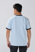 Camiseta manga ranglan azul college con contrastes