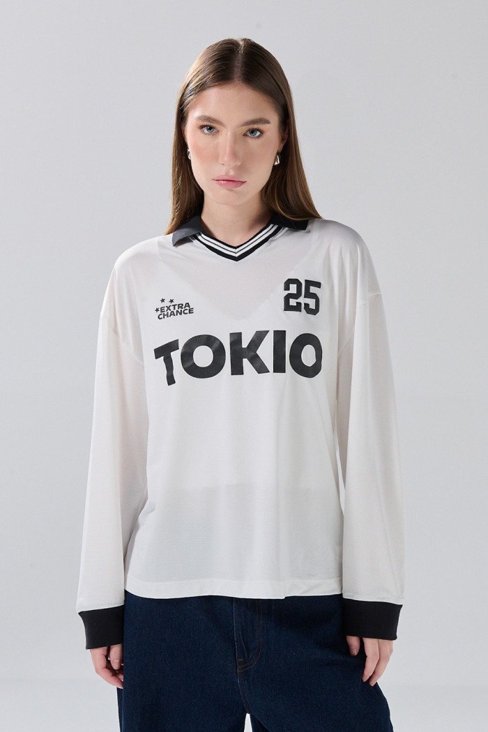 Camiseta manga larga oversize crema con diseño college