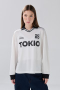 Camiseta manga larga oversize crema con diseño college