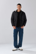 Chaqueta acolchada bomber unicolor con bolsillos y cremallera

