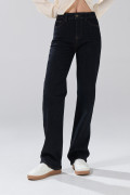 Jean straight leg azul intenso infaltables con bota recta
