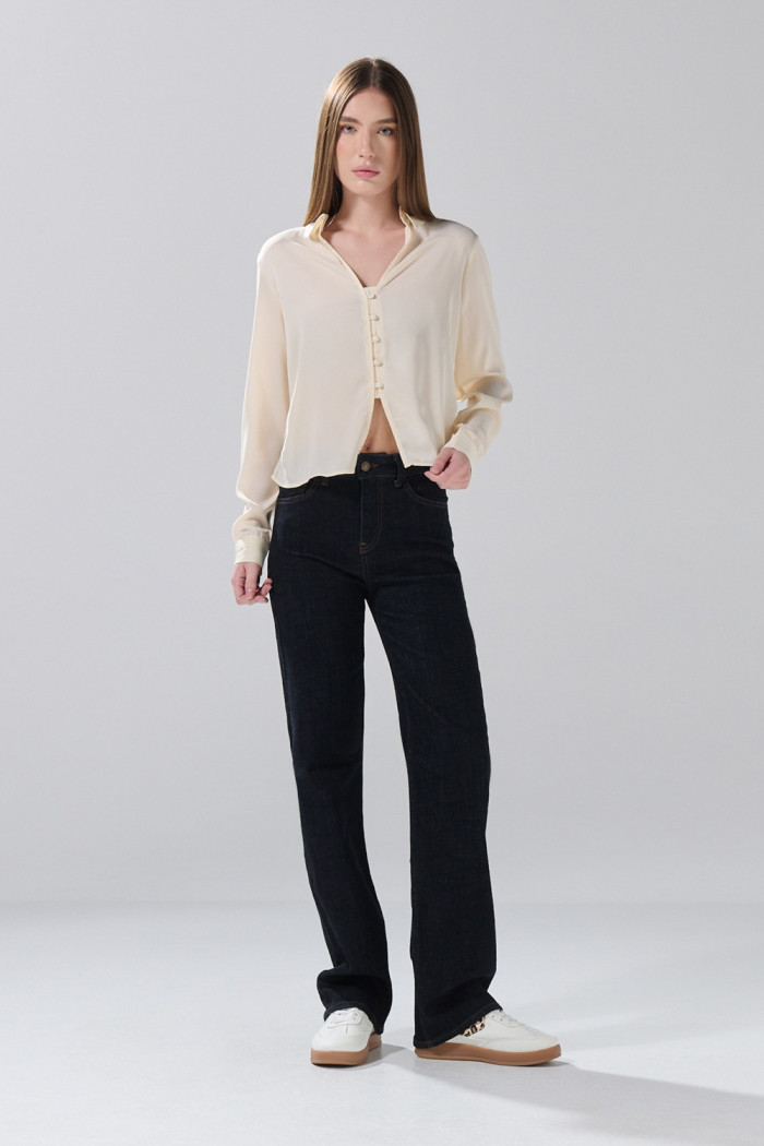 Jean straight leg azul intenso infaltables con bota recta
