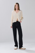 Jean straight leg azul intenso infaltables con bota recta
