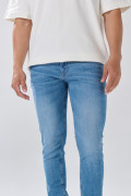 Jean azul medio skinny ceñido con desgastes y tiro bajo
