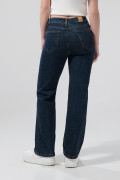 Jean tiro alto straight leg azul con bolsillos y bota recta