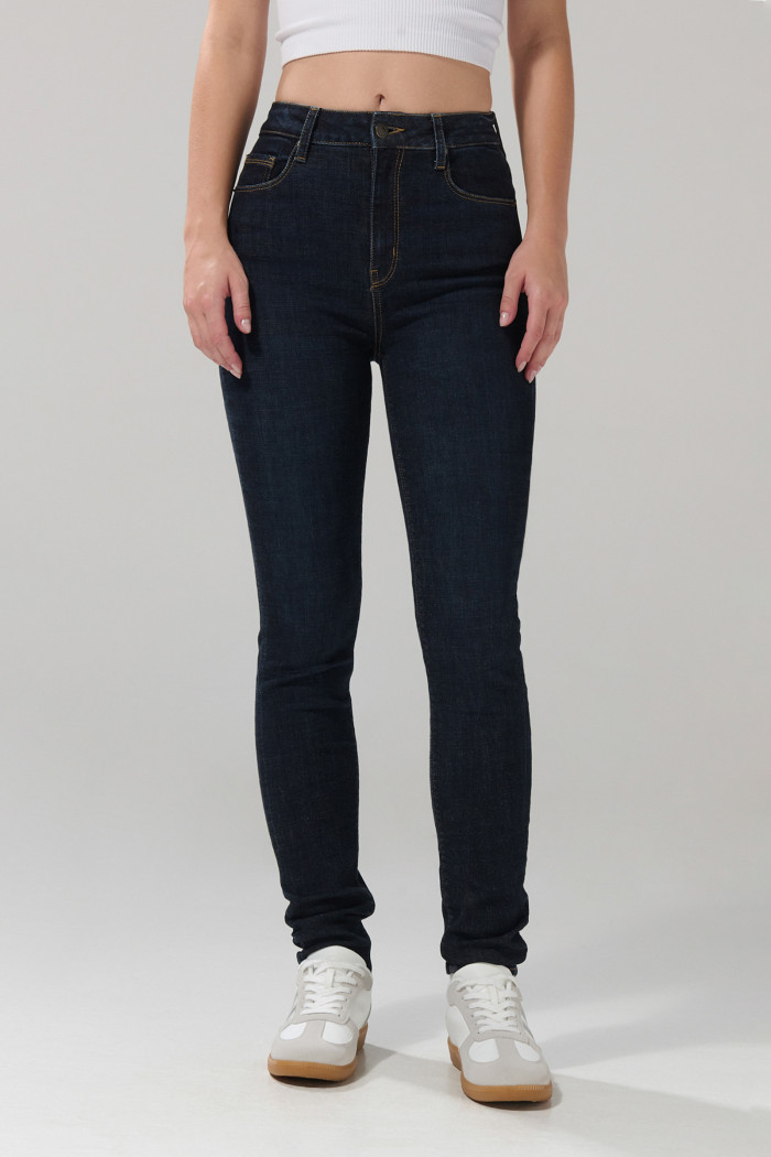 Jean jegging ceñido azul intenso súper tiro alto con costuras