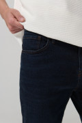 Jean tiro bajo slim 5 bolsillos azul intenso con fit ceñido