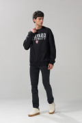 Buzo negro con cuello redondo y diseño de Harvard