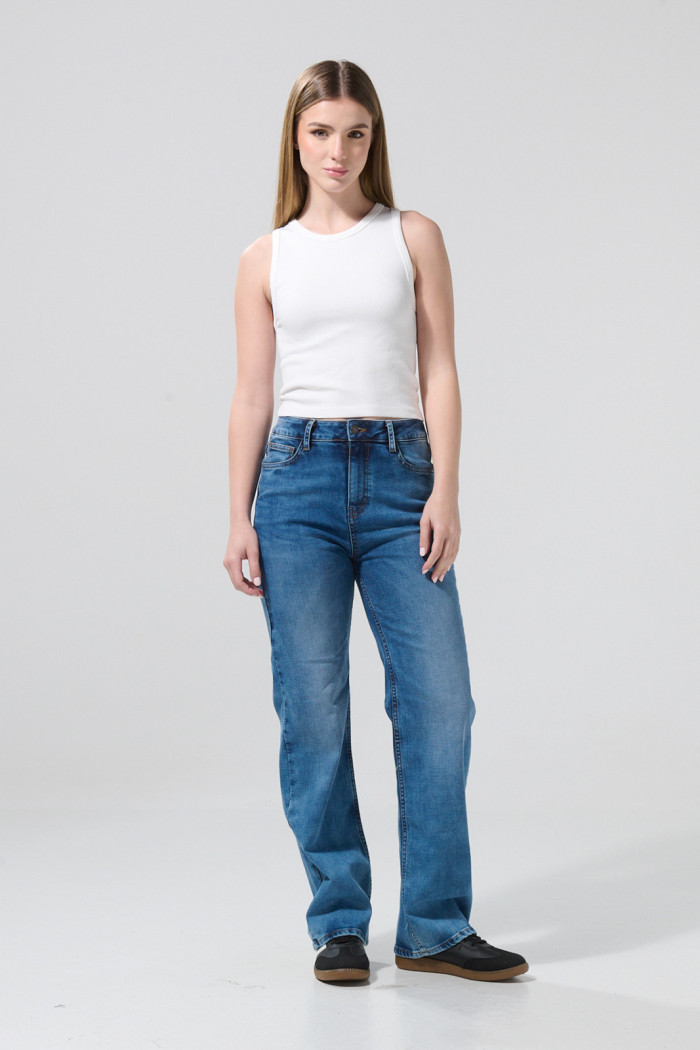 Jean straight leg bota recta con tiro alto azul medio
