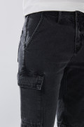 Bermuda gris oscura cargo de dril con tiro bajo