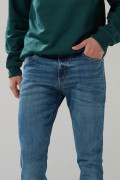 Jean skinny ajustado azul medio con tiro bajo y desgastes