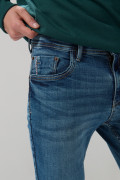 Jean skinny ajustado azul medio con tiro bajo y desgastes
