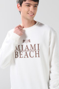 Buzo college crema claro con cuello redondo