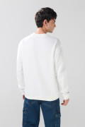 Buzo college crema claro con cuello redondo