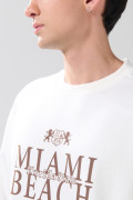 Buzo college crema claro con cuello redondo