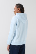 Buzo azul claro holgado con capota y diseño college