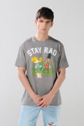 Camiseta gris intensa manga corta con arte de Hey Arnold
