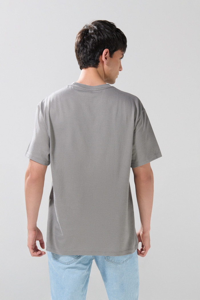 Camiseta gris intensa manga corta con arte de Hey Arnold
